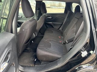 2019 Jeep Cherokee Latitude FWD - Interior Rear Seat Image